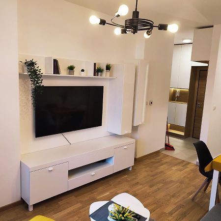 Center Firefly Gardens Apartment Novi Sad Exteriör bild
