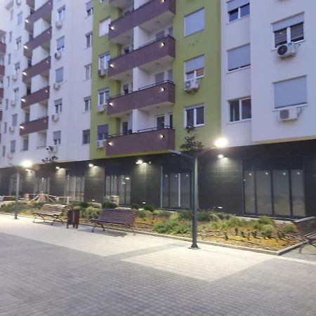 Center Firefly Gardens Apartment Novi Sad Exteriör bild