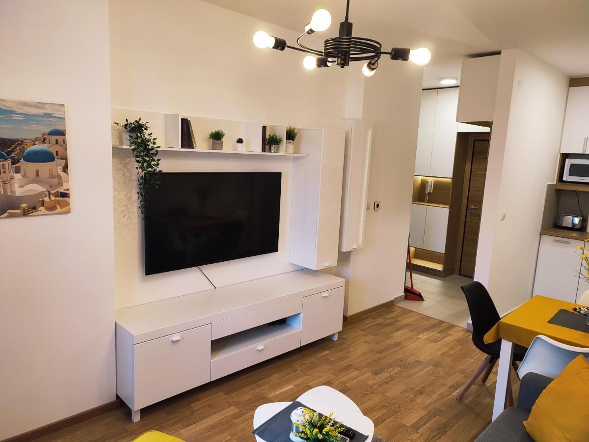 Center Firefly Gardens Apartment Novi Sad Exteriör bild