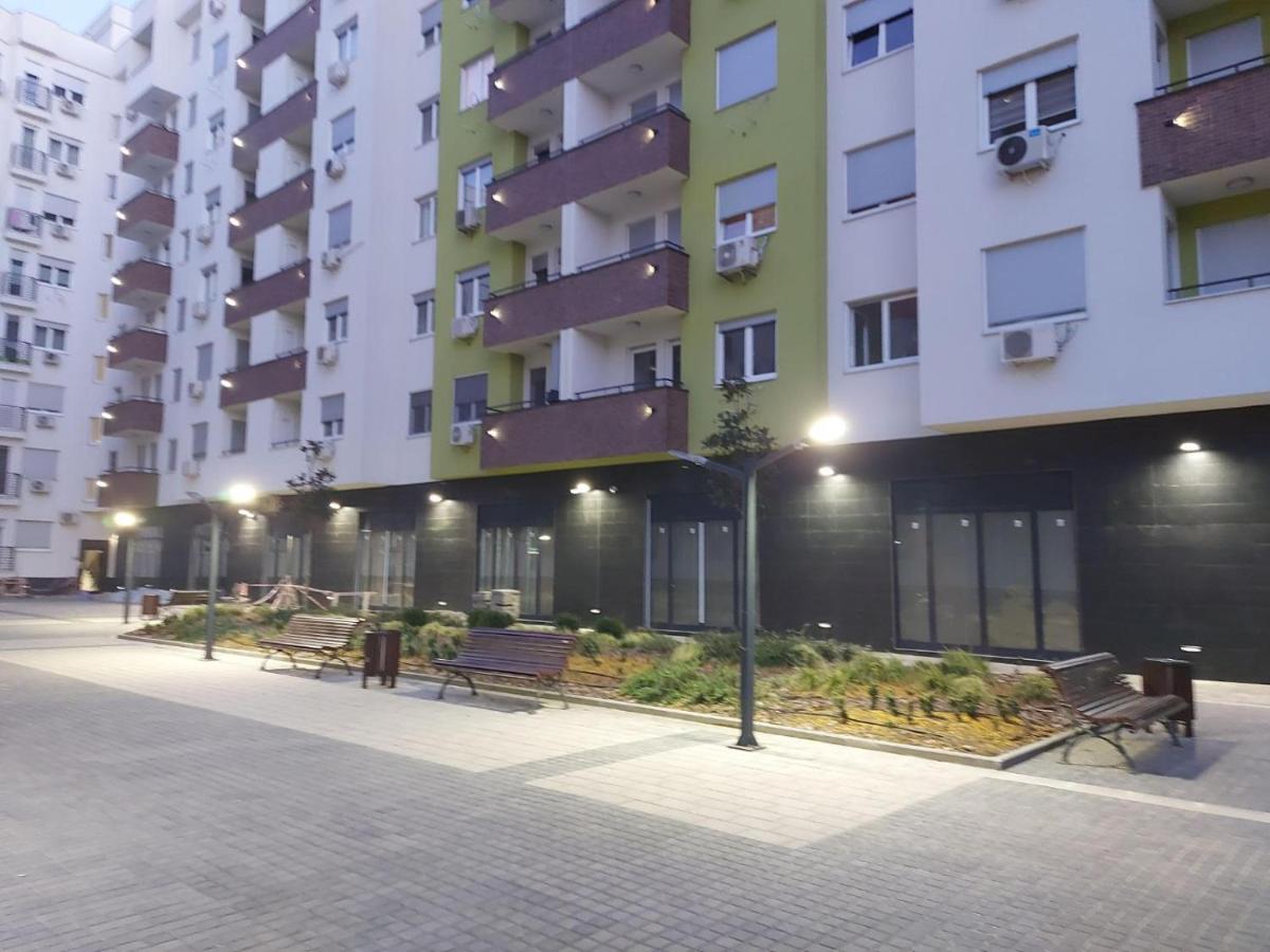 Center Firefly Gardens Apartment Novi Sad Exteriör bild
