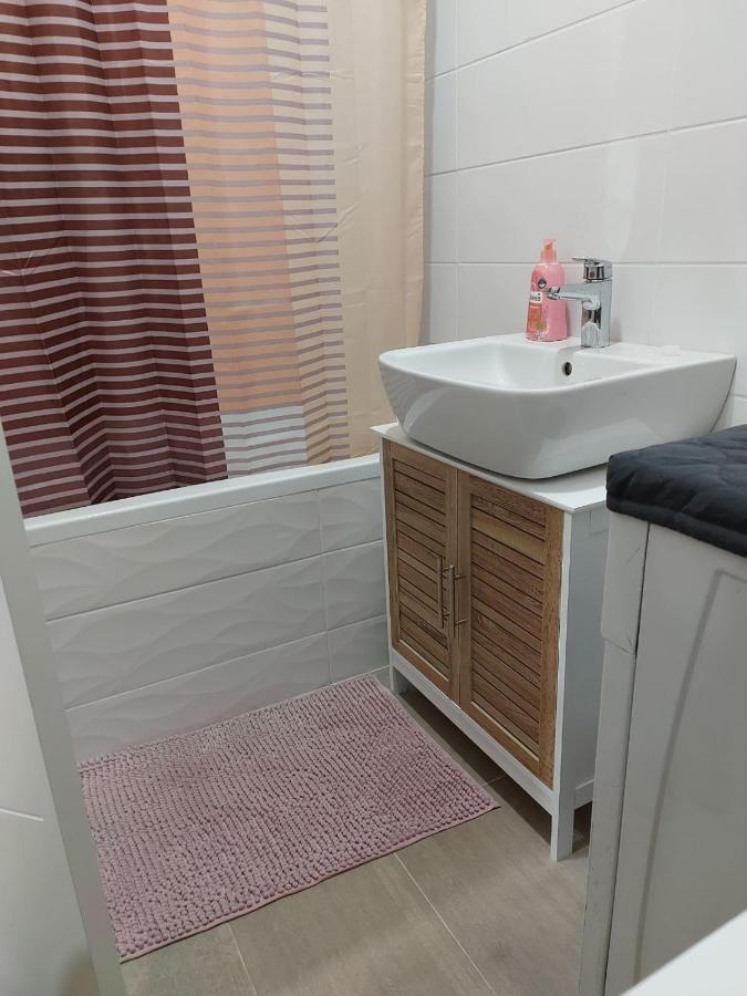 Center Firefly Gardens Apartment Novi Sad Exteriör bild